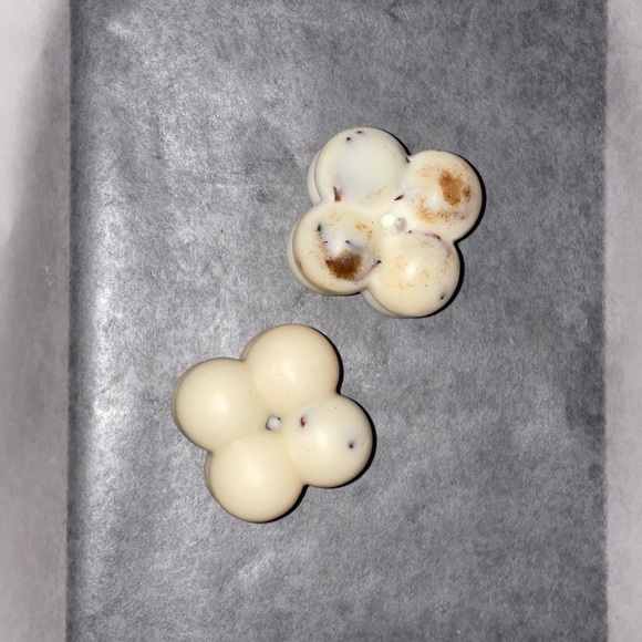 Hand poured Mini bubble candle and wax melt set - Picture 1 of 2